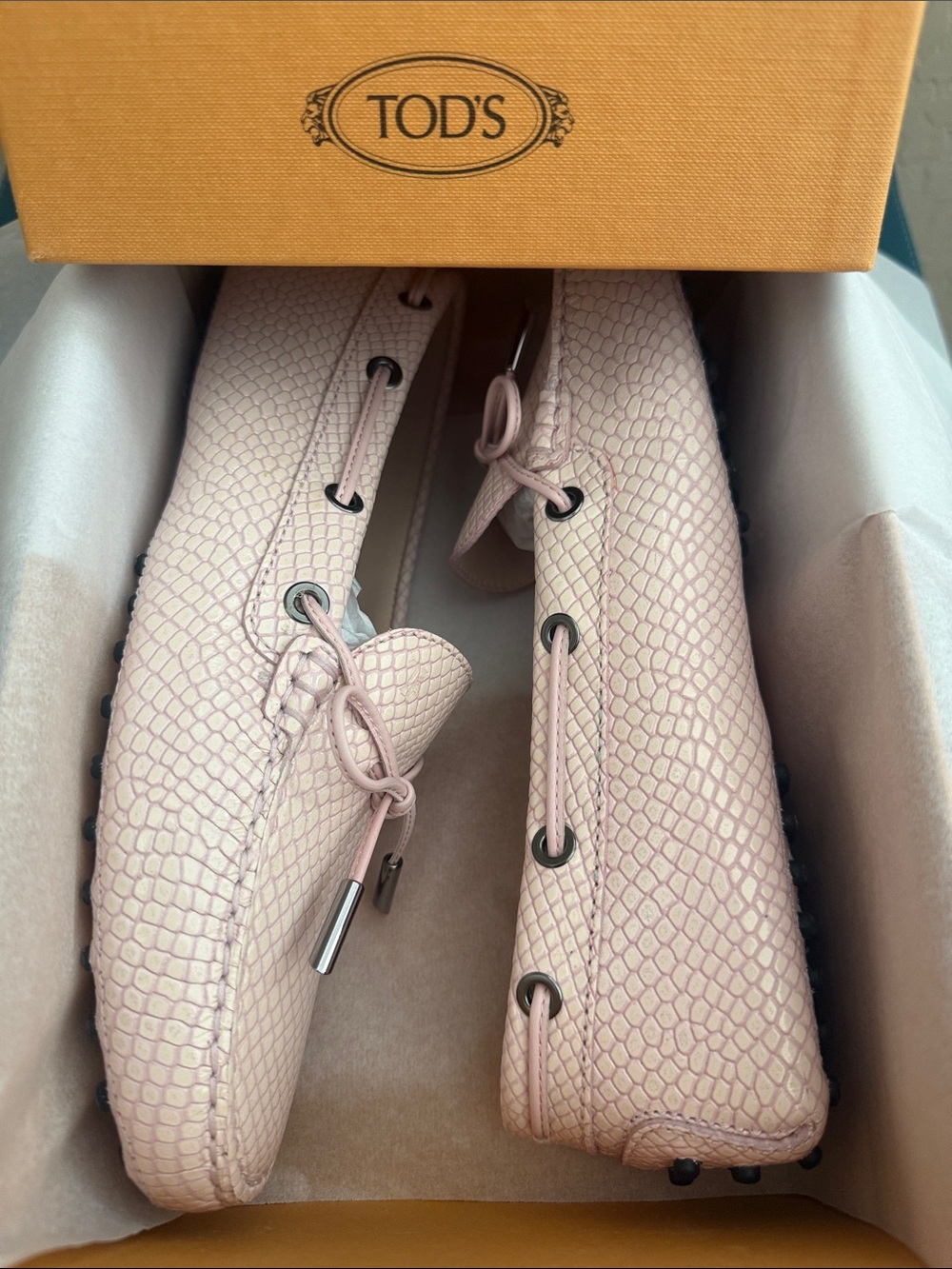 TOD'S Leather Loafers Snakeskin Embossed w/Eyelet Trim & Tie Blush Pink Sz 39
